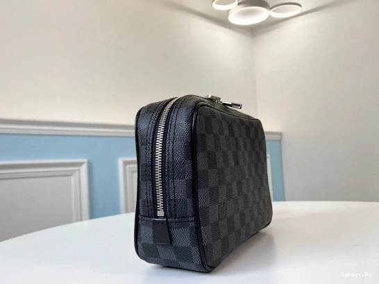 TOILETRY GM POUCH VUITTON LOUIS 1231